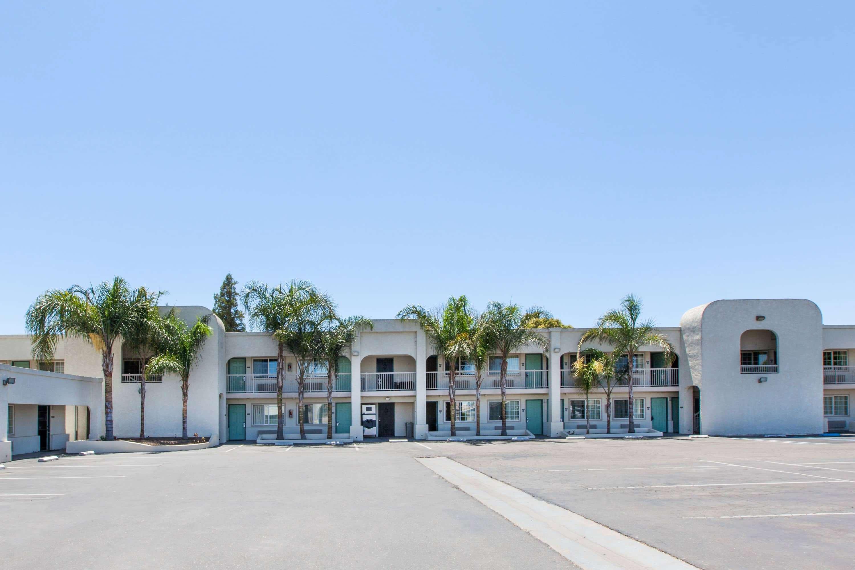 Travelodge By Wyndham Los Banos Ca Εξωτερικό φωτογραφία