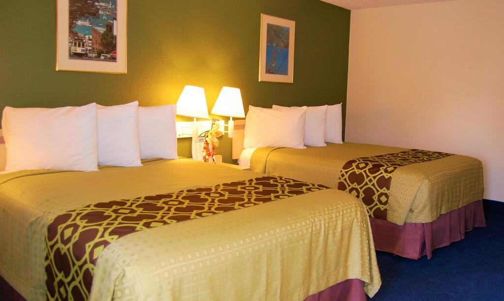 Travelodge By Wyndham Los Banos Ca Εξωτερικό φωτογραφία