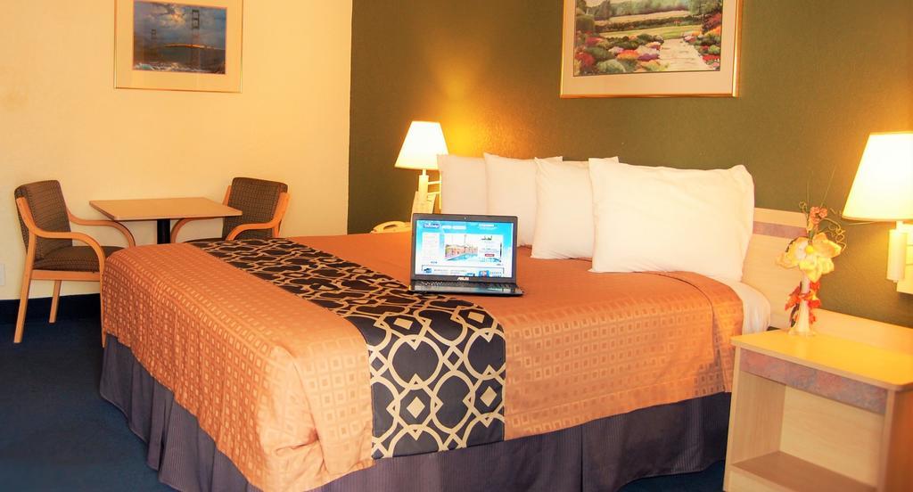 Travelodge By Wyndham Los Banos Ca Εξωτερικό φωτογραφία